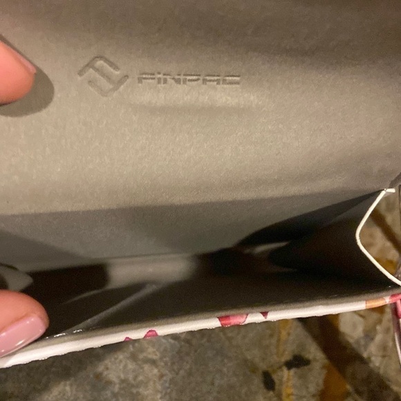 Heart wristlet Pinpac 💕💕💕​ - Picture 8 of 8